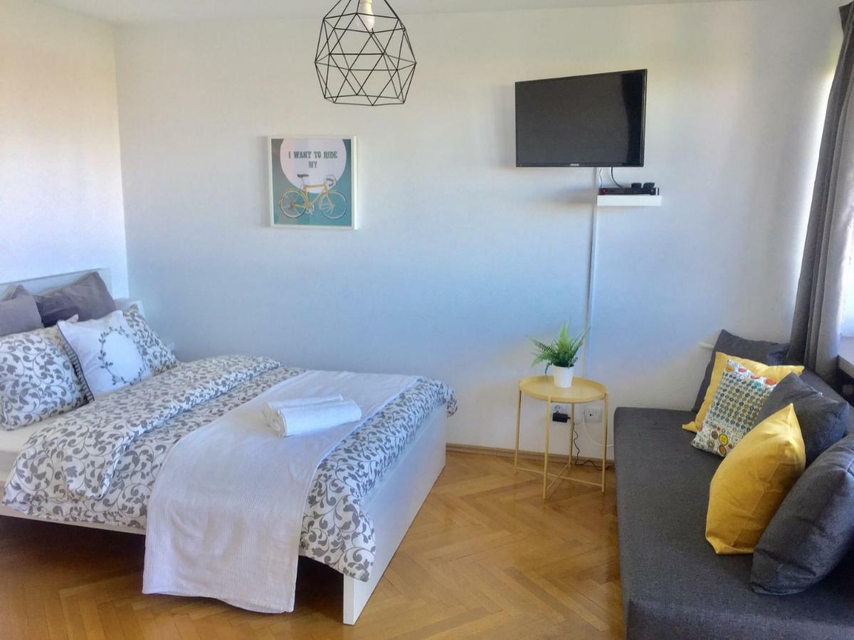Palm Aparts Warsaw Room photo